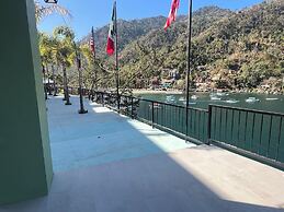 Beach Frontage Armonia Villa With Stunning Views