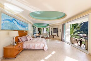 Beach Frontage Armonia Villa With Stunning Views