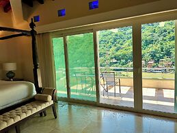 Beach Frontage Armonia Villa With Stunning Views