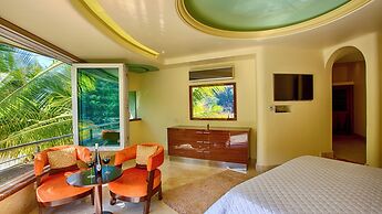 Beach Frontage Armonia Villa With Stunning Views