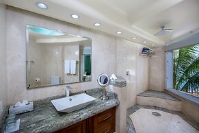 Beach Frontage Armonia Villa With Stunning Views