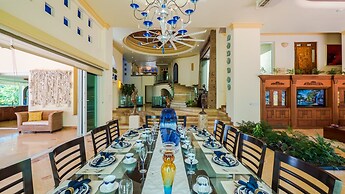 Beach Frontage Armonia Villa With Stunning Views