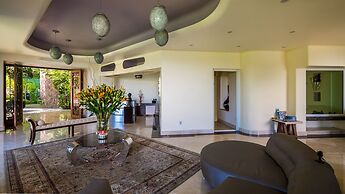 Beach Frontage Armonia Villa With Stunning Views