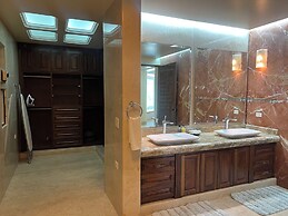 Beach Frontage Armonia Villa With Stunning Views