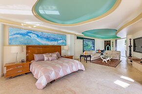 Beach Frontage Armonia Villa With Stunning Views