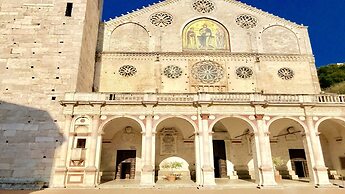 Sunny Apartment, in the Historic Centre of Spoleto With Large Terrace