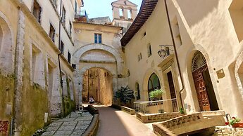 Sunny Apartment, in the Historic Centre of Spoleto With Large Terrace