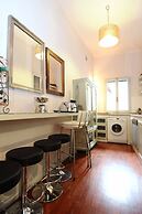 Cozy Central City Apartment