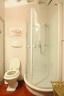 Cozy Central City Apartment