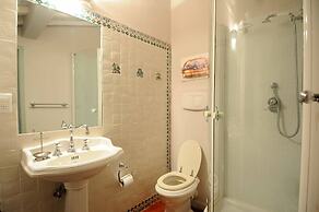 Cozy Central City Apartment