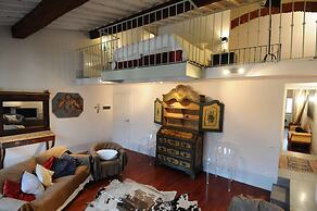 Cozy Central City Apartment