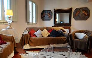 Cozy Central City Apartment