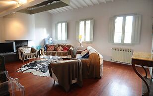 Cozy Central City Apartment