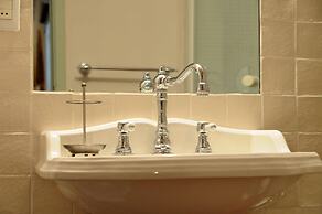 Cozy Central City Apartment