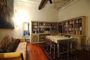 Cozy Central City Apartment