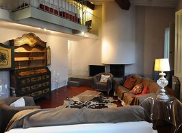 Cozy Central City Apartment