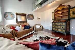 Cozy Central City Apartment