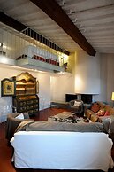 Cozy Central City Apartment