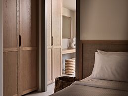 Alamis Hotel & Apartments