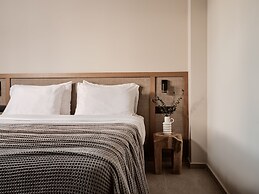 Alamis Hotel & Apartments