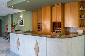 Alamis Hotel & Apartments