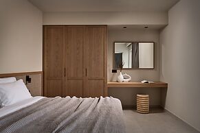 Alamis Hotel & Apartments