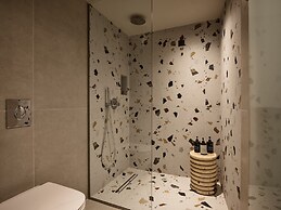 Alamis Hotel & Apartments