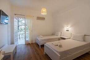 Alamis Hotel & Apartments