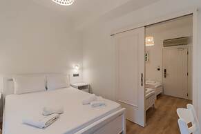 Alamis Hotel & Apartments