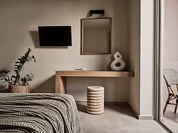 Alamis Hotel & Apartments