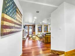 502 B Gold Coast! 3 Bedroom Townhouse by RedAwning