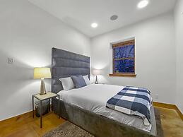 502 B Gold Coast! 3 Bedroom Townhouse by RedAwning