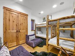 502 B Gold Coast! 3 Bedroom Townhouse by RedAwning