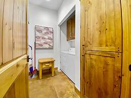 502 B Gold Coast! 3 Bedroom Townhouse by RedAwning