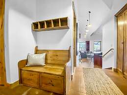 502 Woodside Gold Coast! 6 Bedroom Home by RedAwning