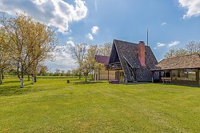 Riverside House With Hot Tub