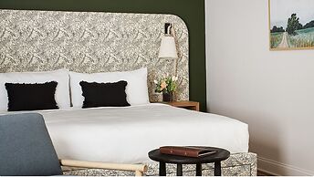 The Neighborhood Hotel - Grand Beach