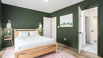 The Neighborhood Hotel - Grand Beach