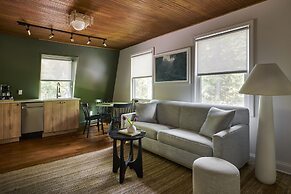 The Neighborhood Hotel - Grand Beach