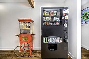 The Neighborhood Hotel - Grand Beach