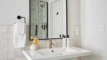 The Neighborhood Hotel - Grand Beach