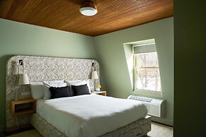 The Neighborhood Hotel - Grand Beach