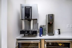 The Neighborhood Hotel - Grand Beach