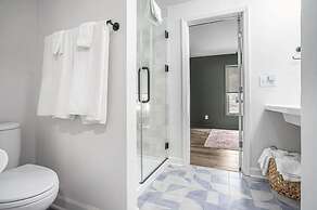 The Neighborhood Hotel - Grand Beach