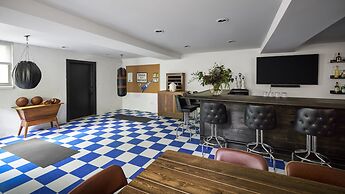 The Neighborhood Hotel - Grand Beach