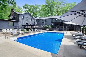 The Neighborhood Hotel - Grand Beach