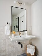 The Neighborhood Hotel - Grand Beach