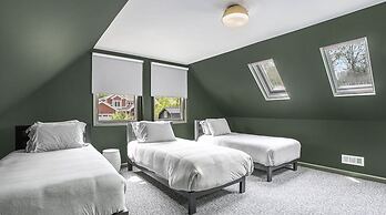 The Neighborhood Hotel - Grand Beach