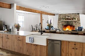 The Neighborhood Hotel - Grand Beach