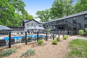 The Neighborhood Hotel - Grand Beach